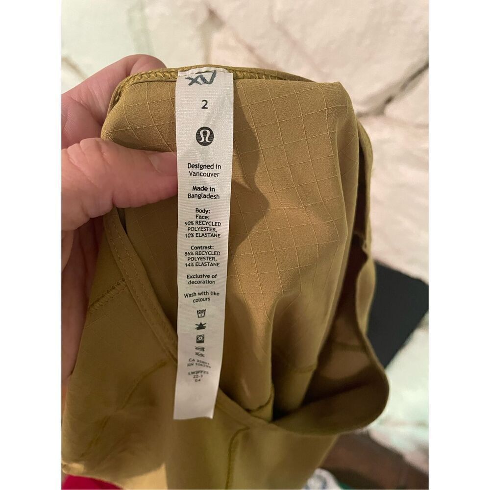 Lululemon short sleeve side slit active tee mustard color size 2 - Picture 3 of 3